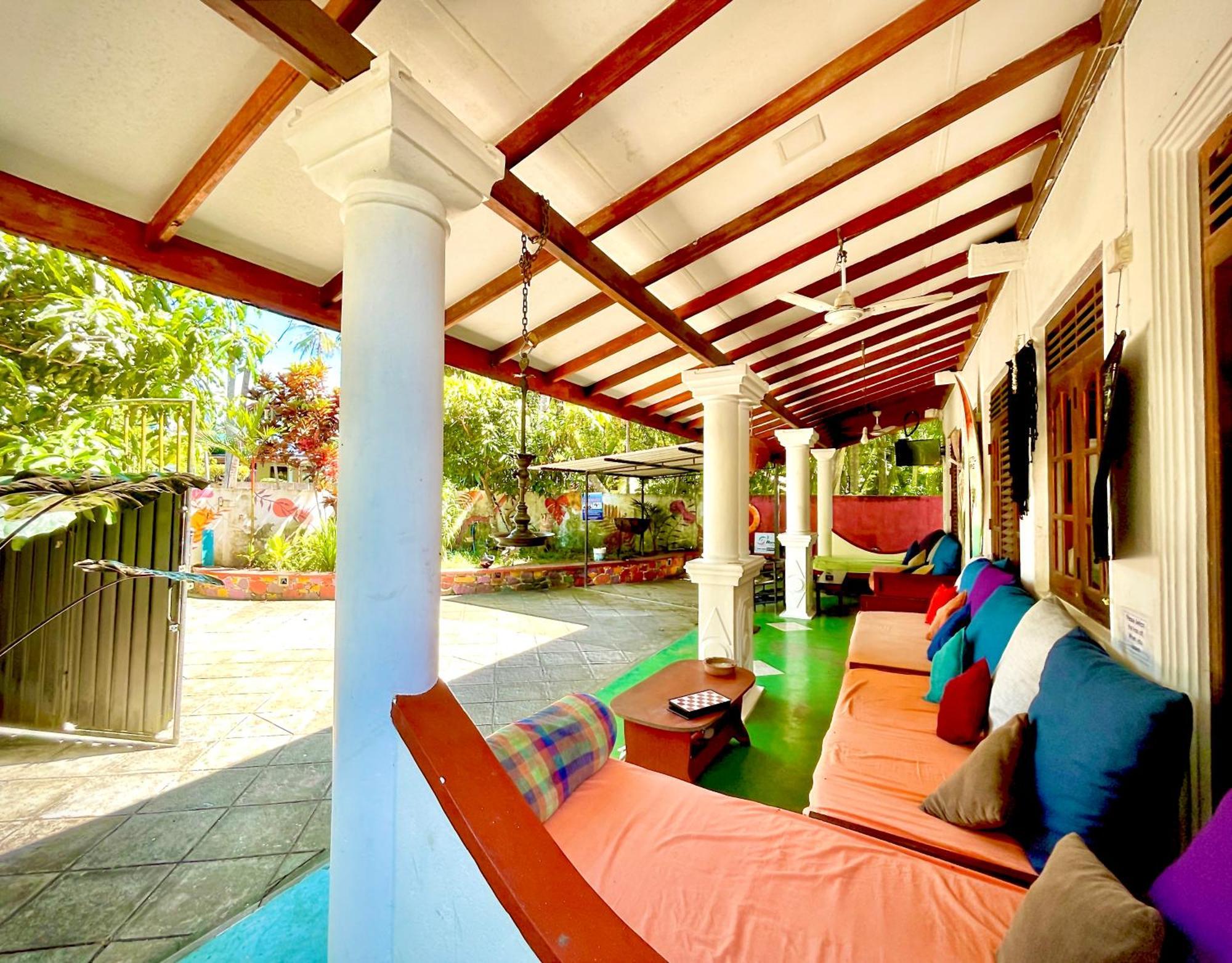 Rockstel Towers Backpacker Hostel Unawatuna Exterior photo