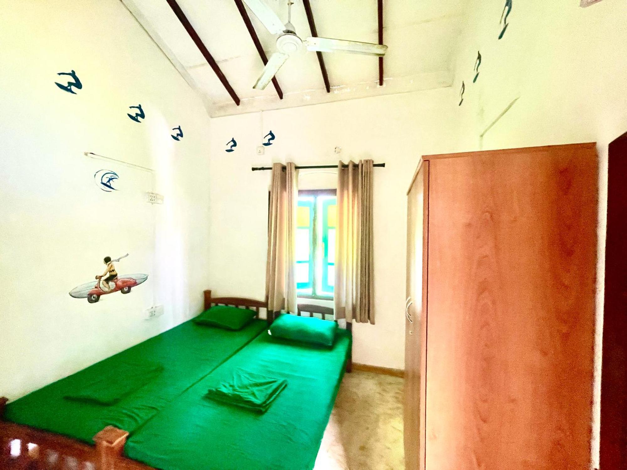 Rockstel Towers Backpacker Hostel Unawatuna Exterior photo