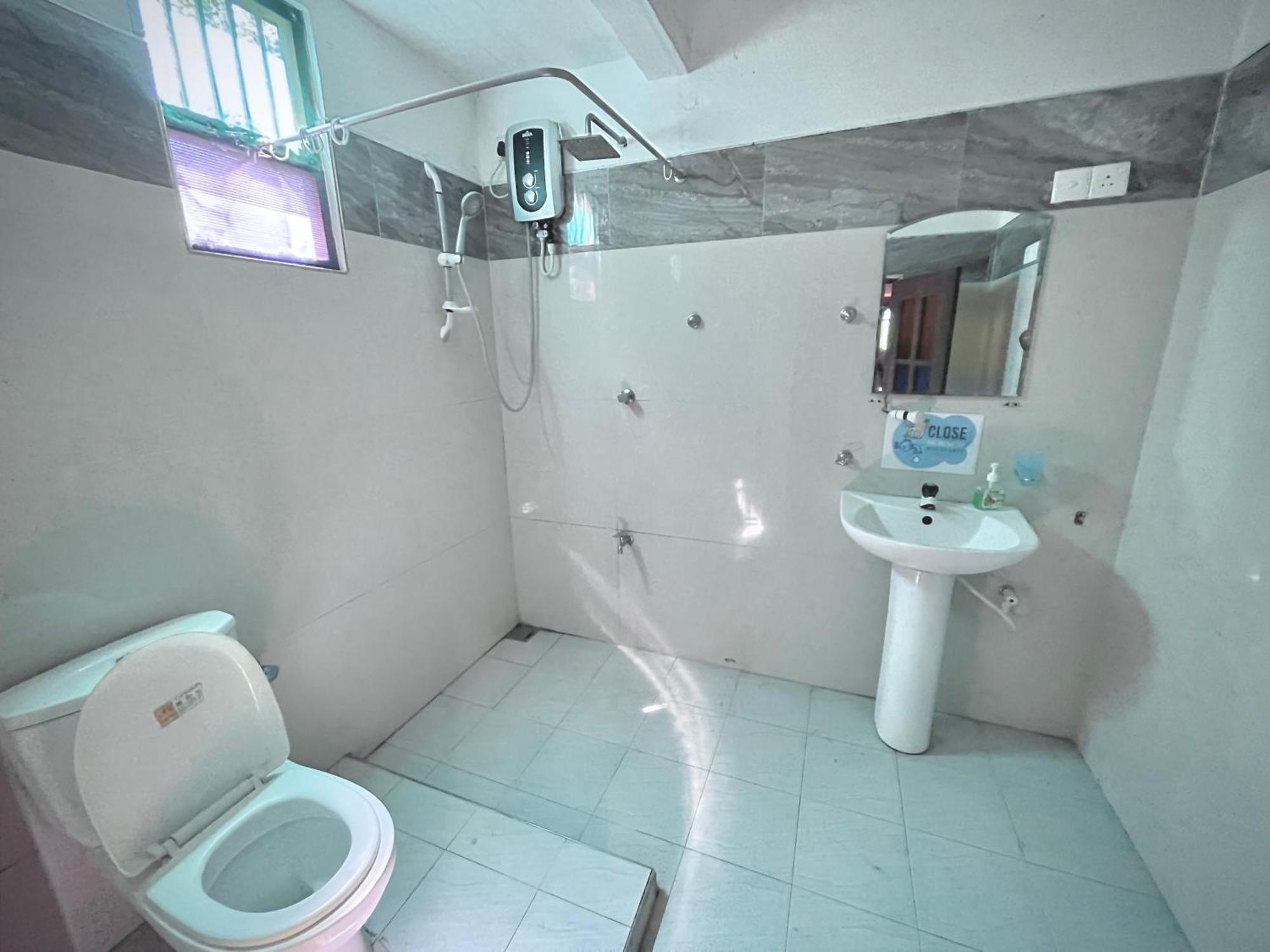 Rockstel Towers Backpacker Hostel Unawatuna Exterior photo