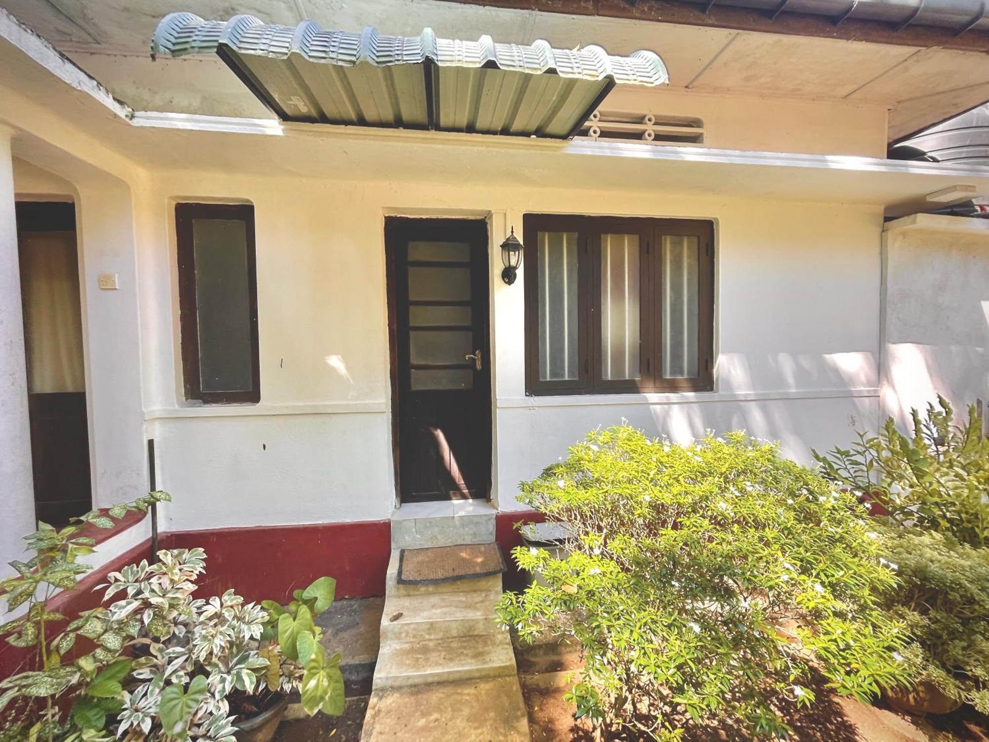 Rockstel Towers Backpacker Hostel Unawatuna Exterior photo