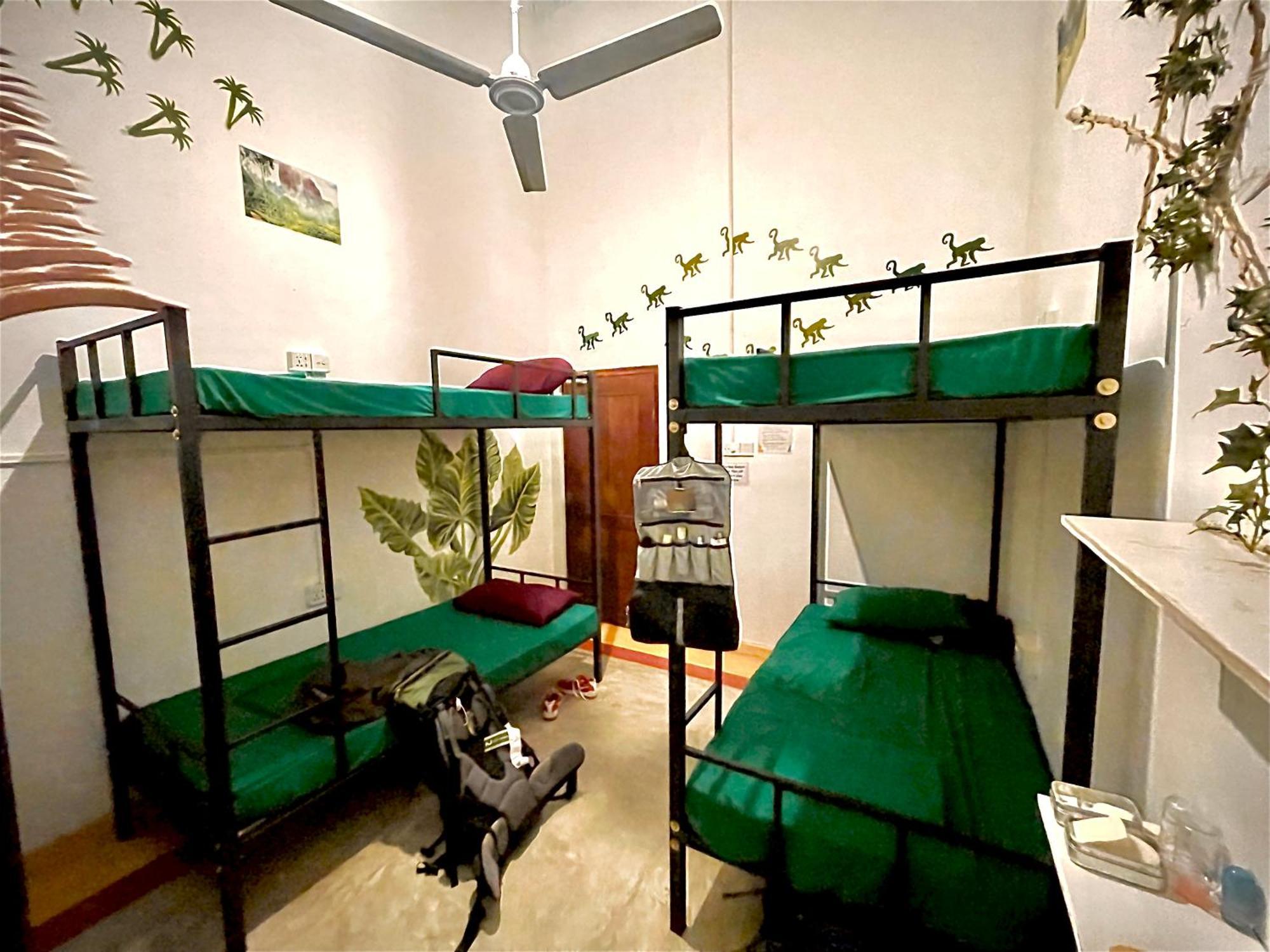 Rockstel Towers Backpacker Hostel Unawatuna Exterior photo