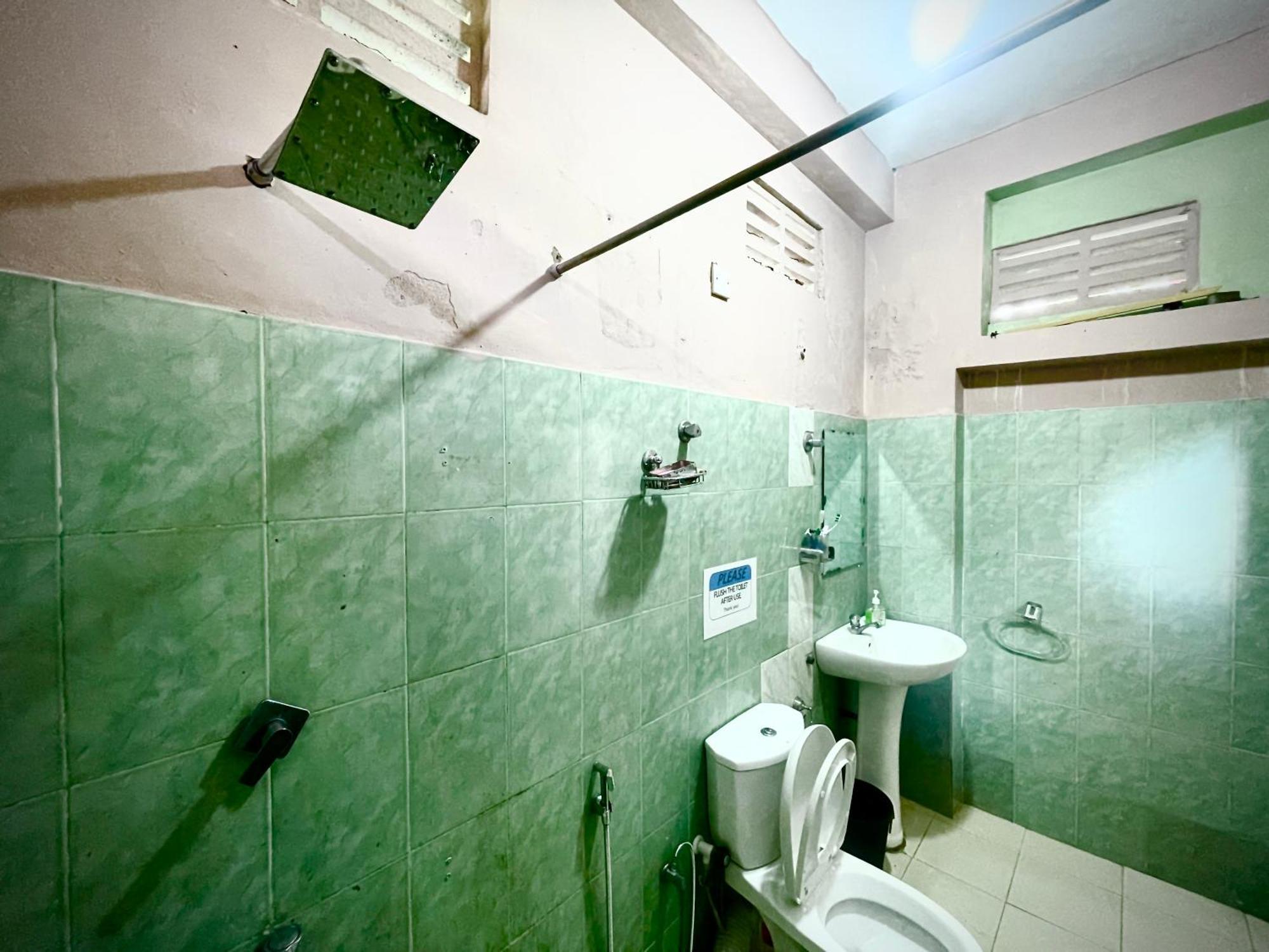 Rockstel Towers Backpacker Hostel Unawatuna Exterior photo
